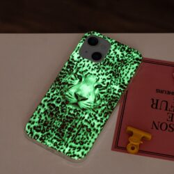 iPhone 15 Leuchtende Glow Gummi Schutzhülle Leopard