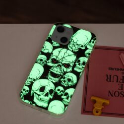 iPhone 15 Leuchtende Glow Gummi Schutzhülle Skulls