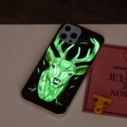 iPhone 15 Pro Leuchtende Glow Gummi Schutzhülle Hirsch