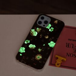 iPhone 15 Pro Leuchtende Glow Gummi Schutzhülle Retro Rosen
